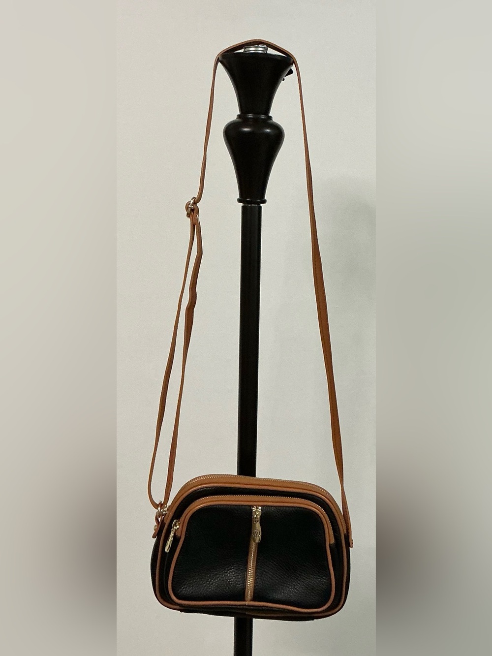 Valentina Italy Genuine Leather Crossbody Bag Black Tan Pebbled Leather